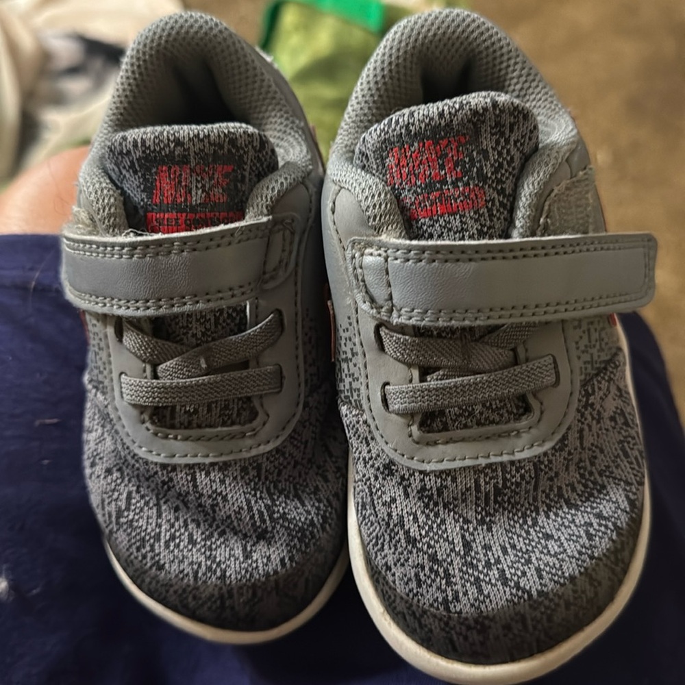 Toddler Nikes 7c